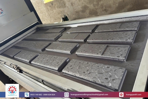 Giải Mã Ưu Điểm và Ứng Dụng Của Máy Hút Chân Không PVC Trong Sản Xuất Cửa Nhựa