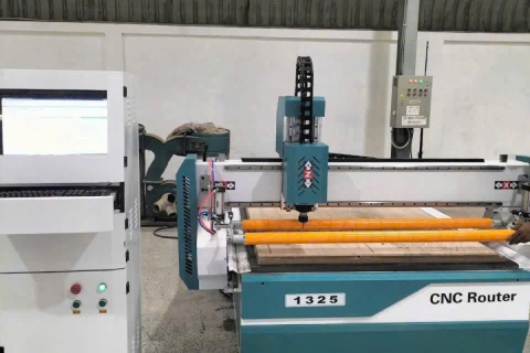 Máy CNC Trung Tâm Gỗ: Giải Pháp Gia Công Tự Động Hiệu Quả
