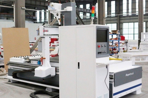 Máy gia công trung tâm CNC trong ngành chế biến gỗ