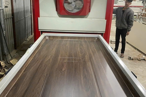 Máy sản xuất cửa nhựa composite - Công nghệ đột phá trong ngành cửa