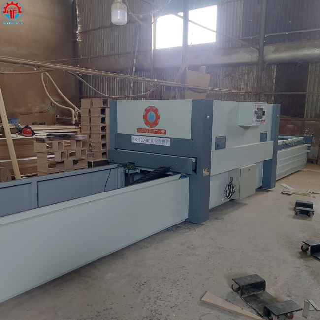 Máy hút chân không pvc 